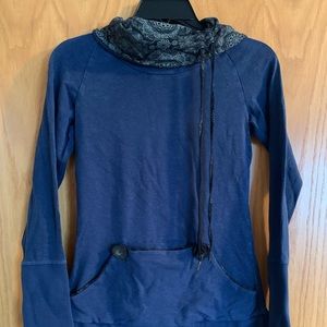 Women’s xs nomad long sleeve shirt/sweatshirt